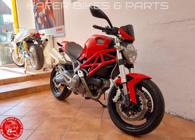 Image 1/31 of Ducati Monster 696 Plus (2009)