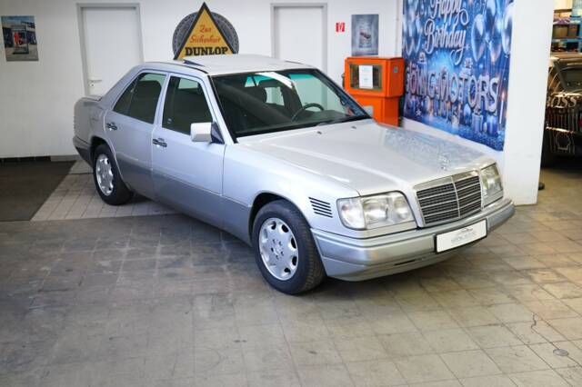 Bild 1/33 von Mercedes-Benz E 300 Diesel (1994)