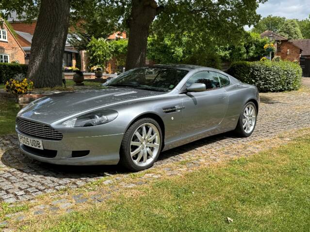 Immagine 1/30 di Aston Martin DB 9 (2005)