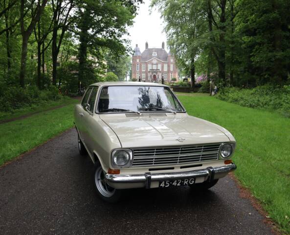Image 1/55 de Opel Kadett 1,1 S (1971)