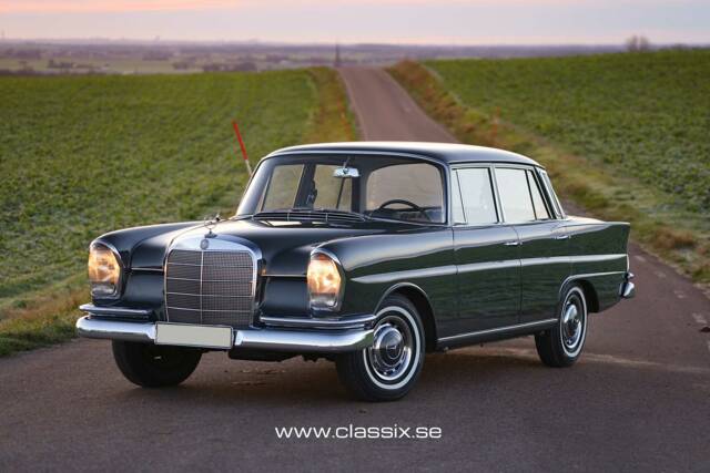 Image 1/24 of Mercedes-Benz 220 S b (1965)