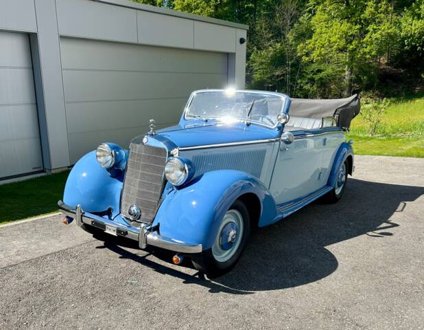 Image 1/9 of Mercedes-Benz 230 Cabriolet B (1939)