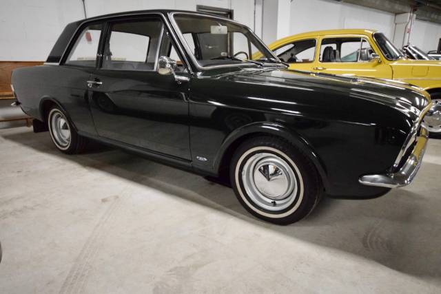 Image 1/13 of Ford Cortina 1300 (1968)