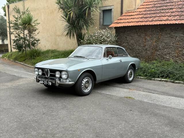 Image 1/53 of Alfa Romeo 1750 GT Veloce (1971)