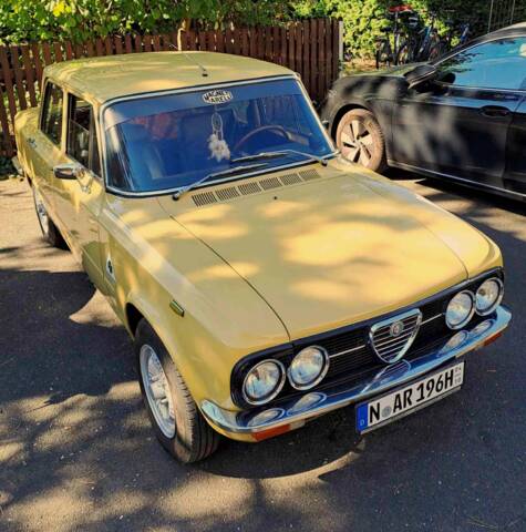 Image 1/13 de Alfa Romeo Giulia Nuova Super 1300 (1975)