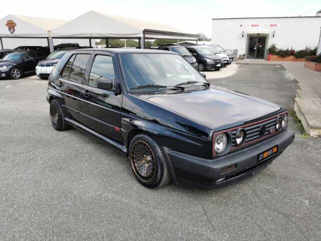 Image 1/45 de Volkswagen Golf Mk II GTi 16V 1.8 (1990)