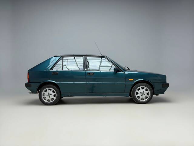 Image 1/30 of Lancia Delta 1.5 LX (1991)