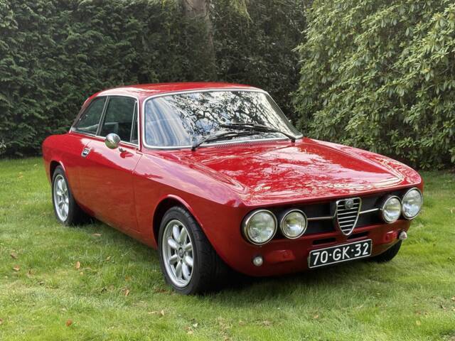 Immagine 1/8 di Alfa Romeo 2000 GT Veloce (1975)