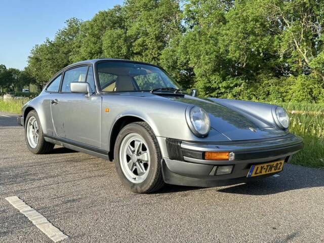 Image 1/8 de Porsche 911 Carrera 3.2 (1985)