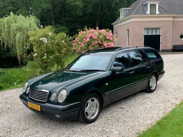 Afbeelding 1/21 van Mercedes-Benz E 320 T 4MATIC (1998)
