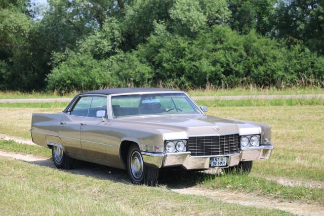 Image 1/8 of Cadillac Sedan DeVille (1969)