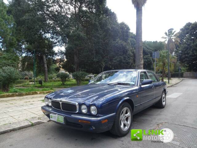 Image 1/24 of Jaguar XJ 8 Executive (1999)