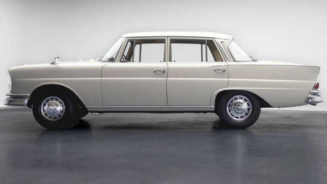 Bild 1/12 von Mercedes-Benz 220 SE b (1962)