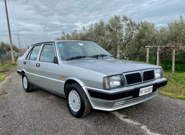 Image 1/9 de Lancia Prisma 1300 (1987)