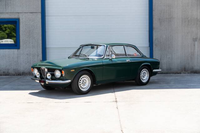 Image 1/83 de Alfa Romeo Giulia GT 1300 Junior (1968)