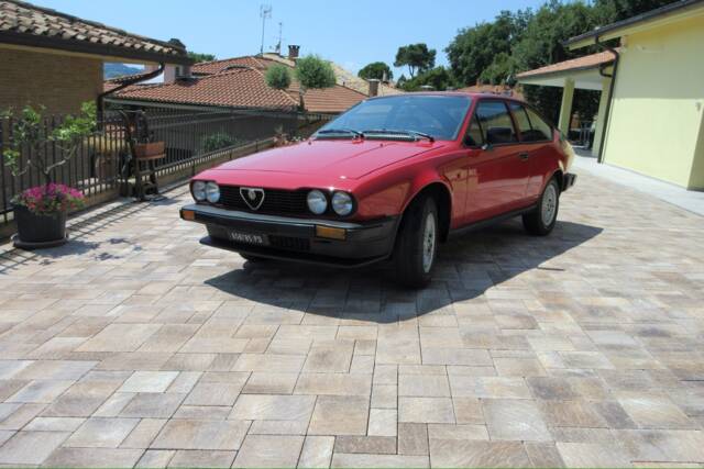 Image 1/31 de Alfa Romeo GTV 2.0 (1982)