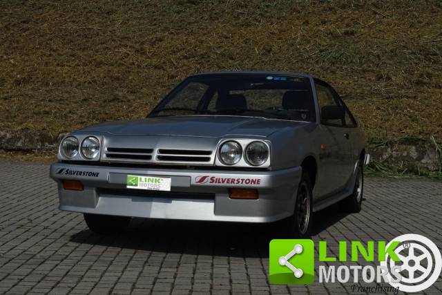 Image 1/10 de Opel Manta 2,0 GT&#x2F;J (1983)