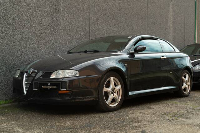 Image 1/37 de Alfa Romeo GT 2.0 JTS (2005)
