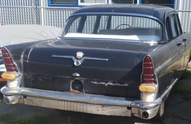 Image 1/7 de GAZ Tchaïka GAZ-13 (1966)