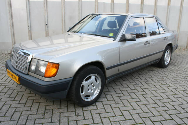 Bild 1/11 von Mercedes-Benz 200 D (1985)