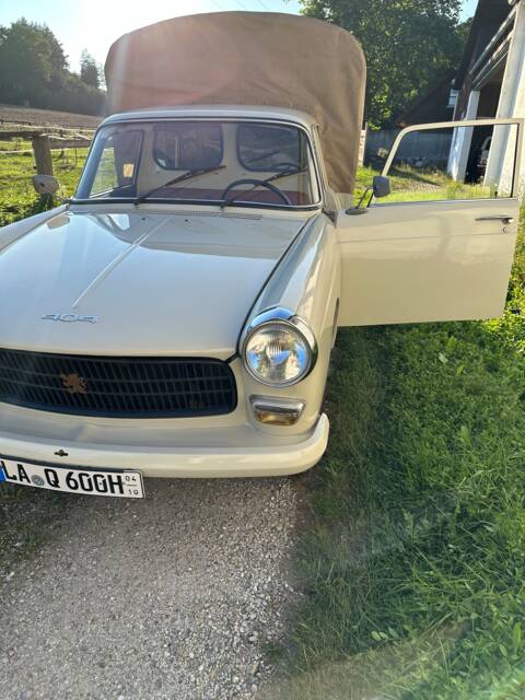 Image 1/19 de Peugeot 404 Camionnette Bâchée (1976)