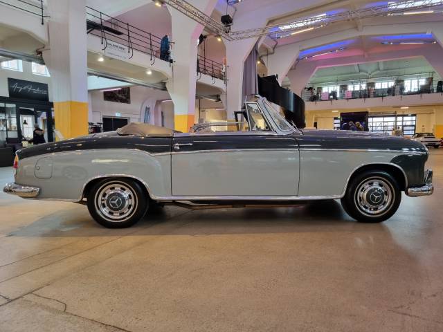 Image 1/98 of Mercedes-Benz 220 SE Cabriolet (1960)