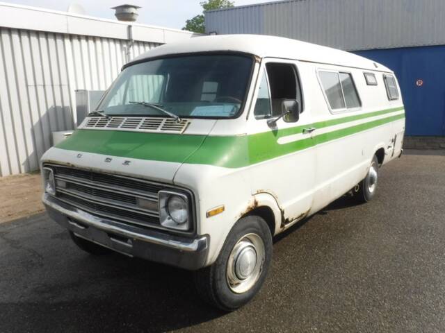 Afbeelding 1/20 van Dodge B 200 Sportsman (1976)