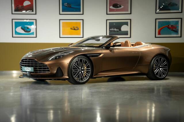 Image 1/51 of Aston Martin DB12 Volante (2024)