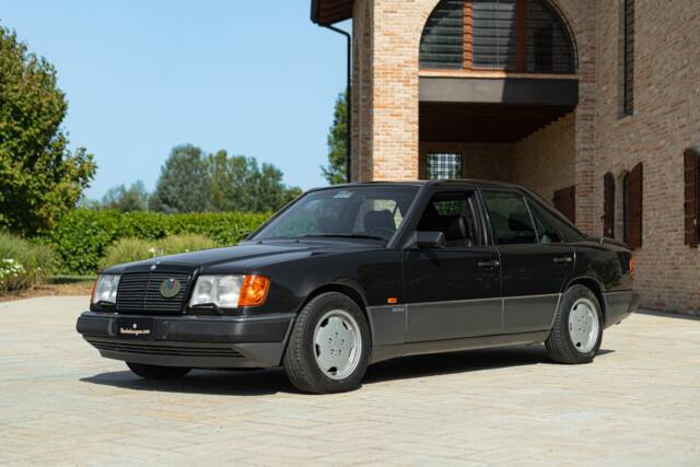 Image 1/50 of Mercedes-Benz 300 E-24 (1989)