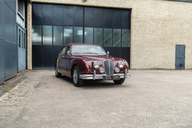 Image 1/25 of Jaguar Mk II 3.4 (1967)