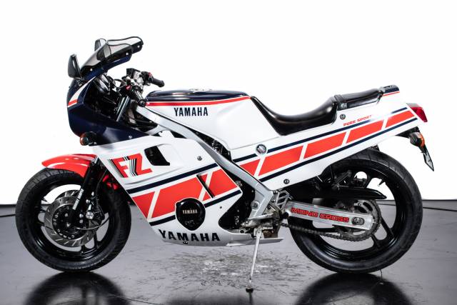 Image 1/33 de Yamaha DUMMY (1987)