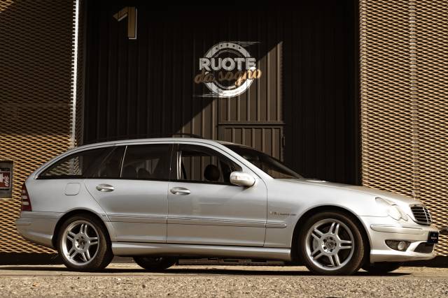 Image 1/50 of Mercedes-Benz C 32 AMG T (2001)