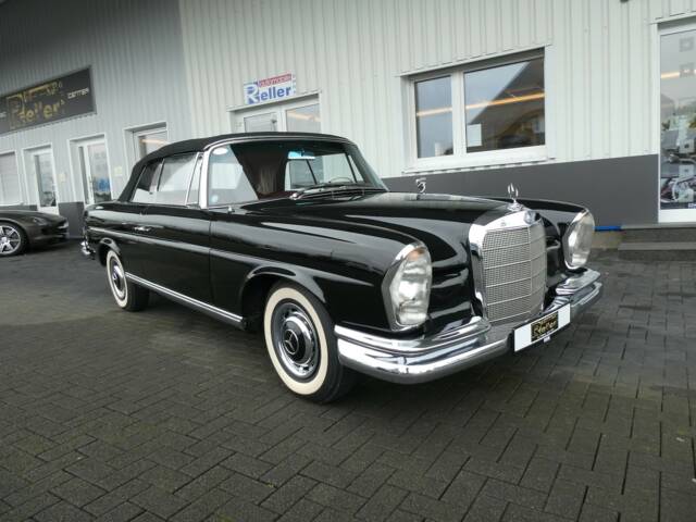 Imagen 1/26 de Mercedes-Benz 220 SE b (1963)