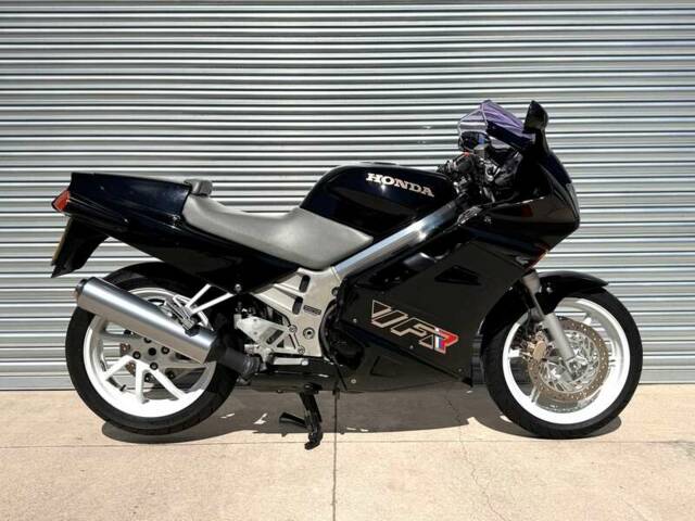 Image 1/44 de Honda VFR 750F (1991)