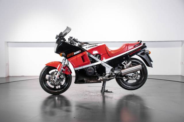 Imagen 1/6 de Kawasaki DUMMY (1985)