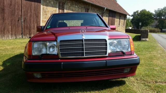 Immagine 1/11 di Mercedes-Benz 500 E (1992)