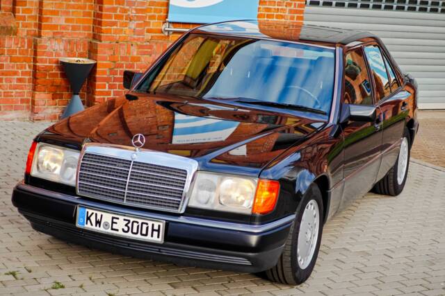 Bild 1/26 von Mercedes-Benz 300 E (1991)