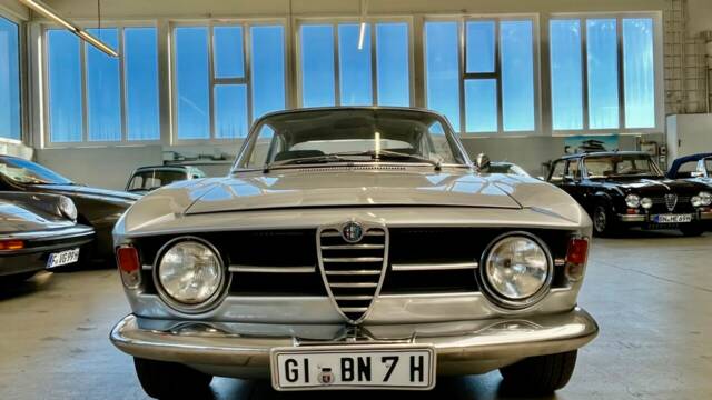 Image 1/39 of Alfa Romeo Giulia GT 1300 Junior (1970)