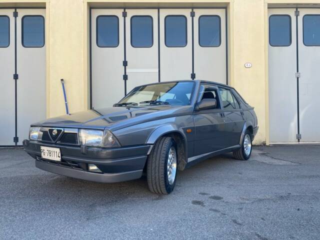 Bild 1/5 von Alfa Romeo 75 2.0 Twin Spark (1988)