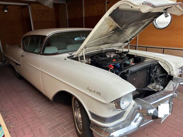 Afbeelding 1/9 van Cadillac 62 Coupe DeVille (1957)