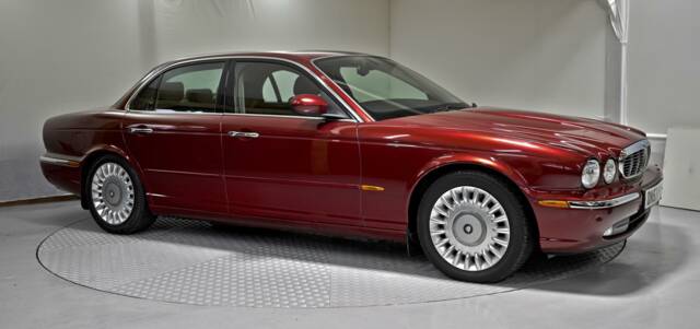 Image 1/50 of Jaguar XJR Super V8 (2004)