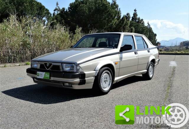 Afbeelding 1/10 van Alfa Romeo 75 3.0 V6 America (1988)