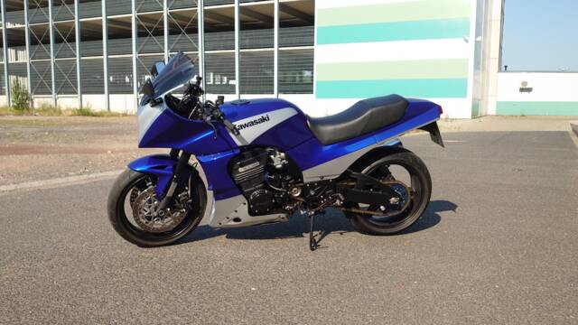 GPz900R mit Lackierung wie Original