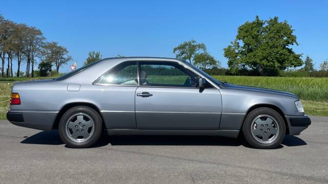 Bild 1/10 von Mercedes-Benz 230 CE (1990)