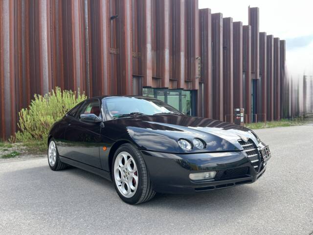 Bild 1/64 von Alfa Romeo GTV 3.2 V6 24V (2003)