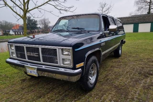 Image 1/9 of Chevrolet Suburban (1988)