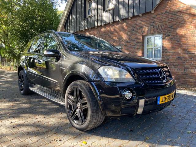 Bild 1/9 von Mercedes-Benz ML 63 AMG (2007)
