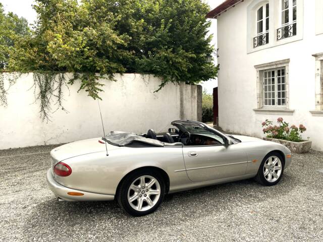 Image 1/8 of Jaguar XK8 4.0 (1998)