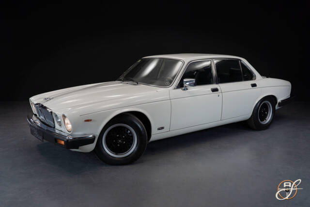 Bild 1/22 von Jaguar XJ 12 (1986)