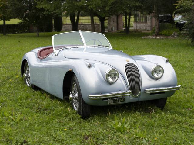 Image 1/8 of Jaguar XK 120 OTS (1953)